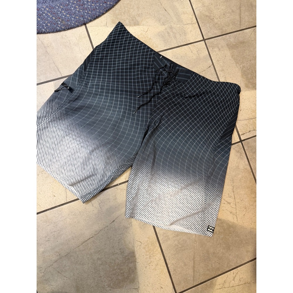 Billabong Recycler Fluid Pro Board Shorts Mens 40 Black White Gradient Ombre